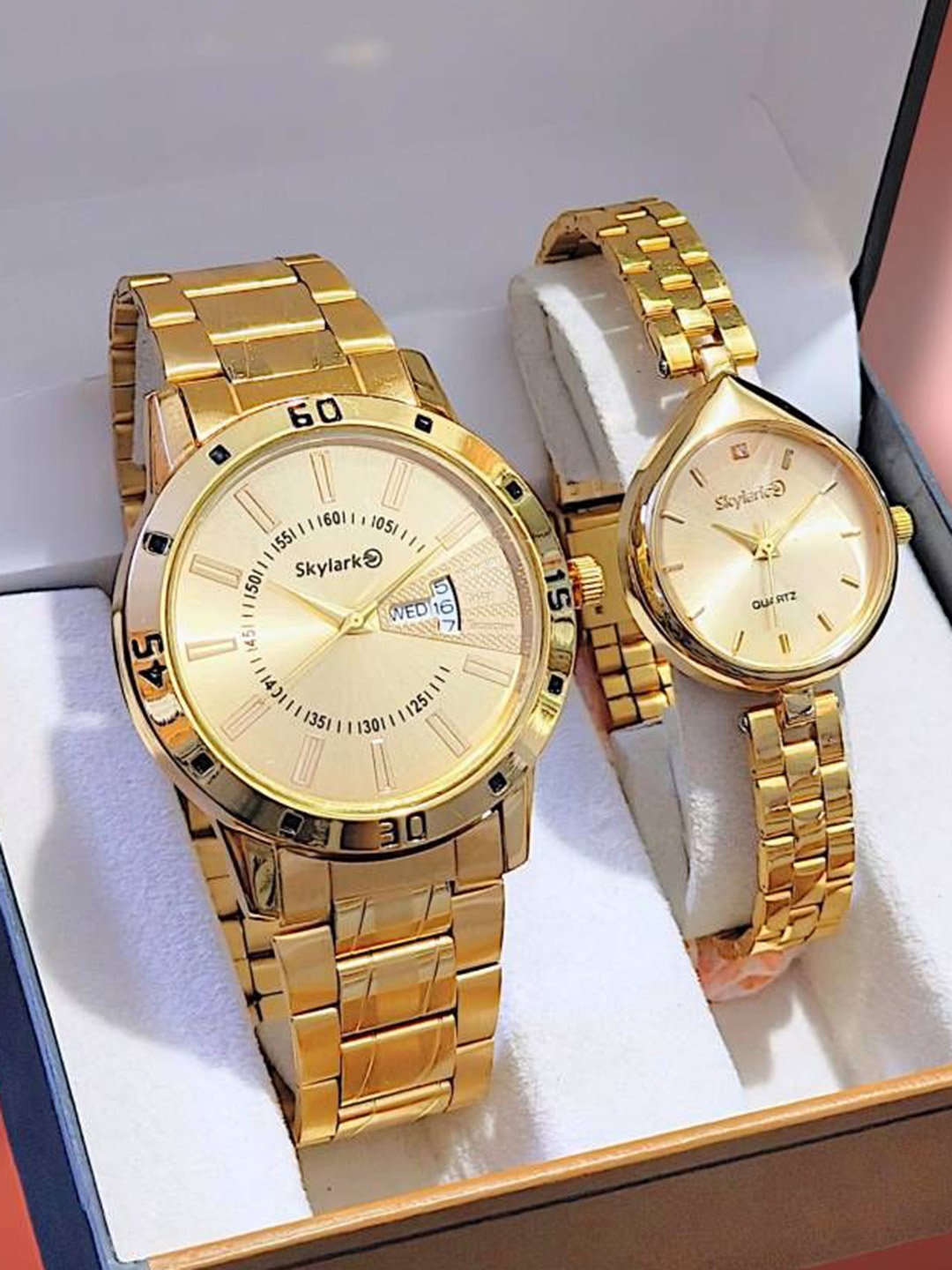 Skylark Unisex Dial & Stainless Steel Bracelet Style Straps Analogue Multi Function Watch, Gold
Skylark Unisex Dial & Stainless Steel Bracelet Style Straps Analogue Multi Function Watch, Gold