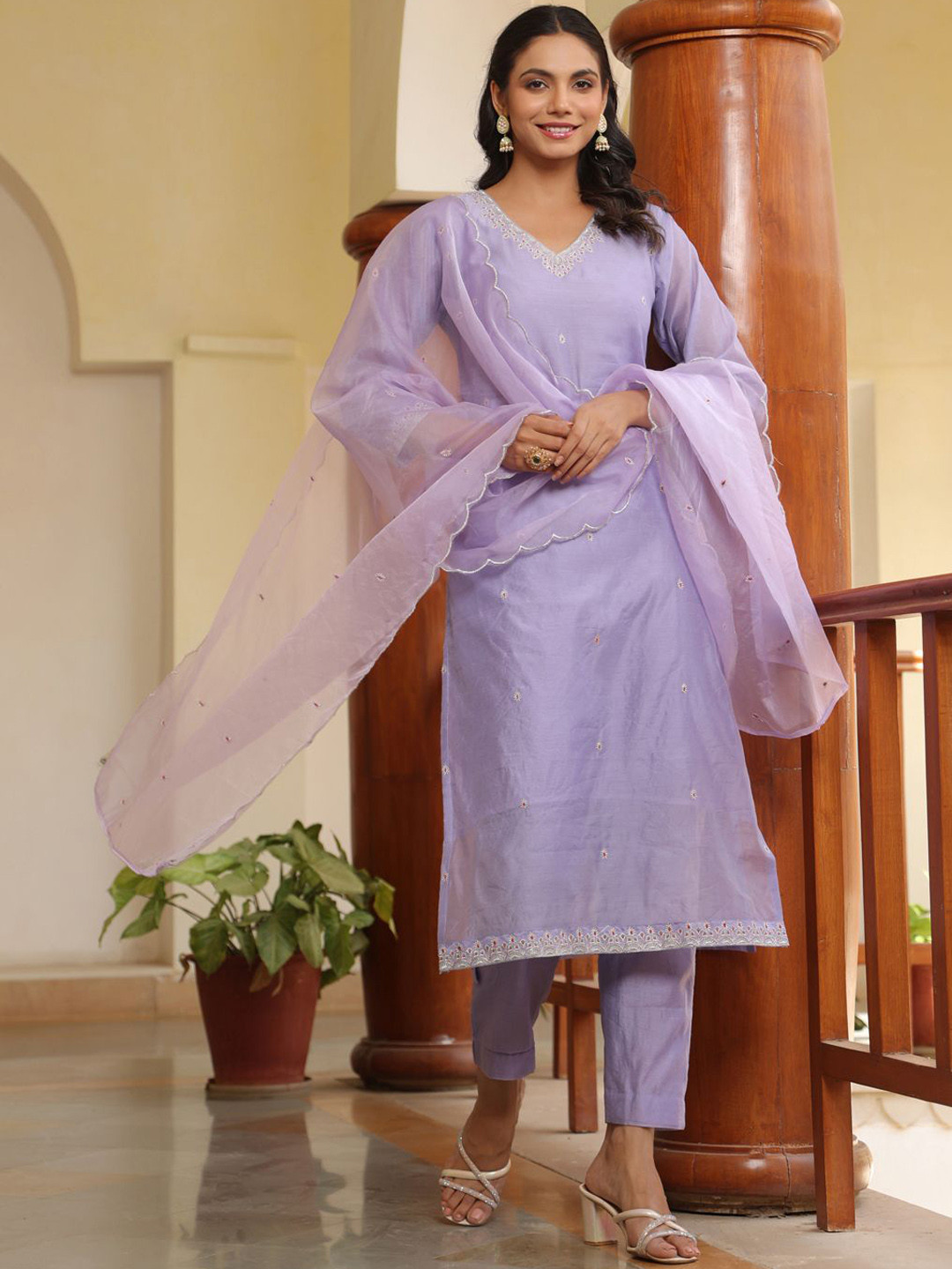 AURIELLA Ethnic Motifs Embroidered Chanderi Cotton Straight Kurta with Trousers & Dupatta, Purple
AURIELLA Ethnic Motifs Embroidered Chanderi Cotton Straight Kurta with Trousers & Dupatta, Purple