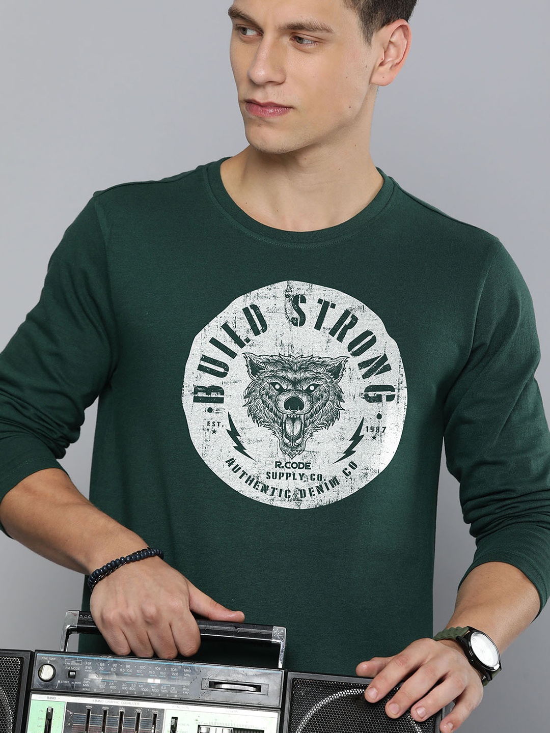 R.Code by The Roadster Lifestyle Co. Men Graphic Printed Round Neck Cotton T-shirt, Green
R.Code by The Roadster Lifestyle Co. Men Graphic Printed Round Neck Cotton T-shirt, Green