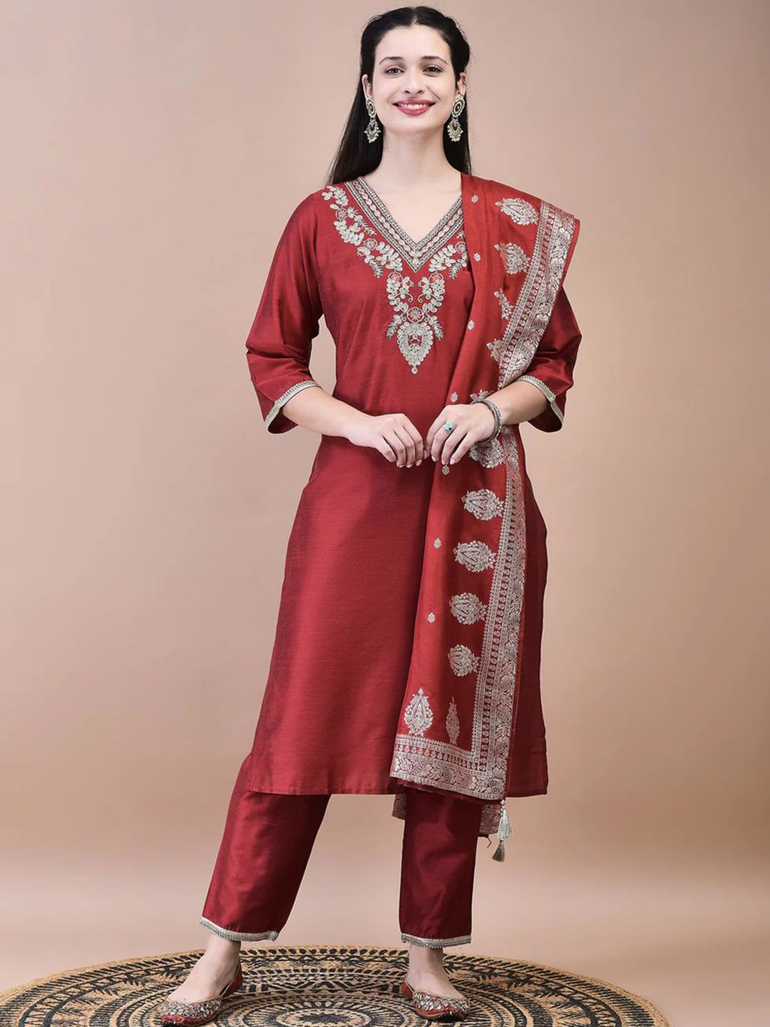 DIVASTRI Floral Yoke Design V Neck Thread Work Kurta With Trousers & Dupatta, Maroon
DIVASTRI Floral Yoke Design V Neck Thread Work Kurta With Trousers & Dupatta, Maroon