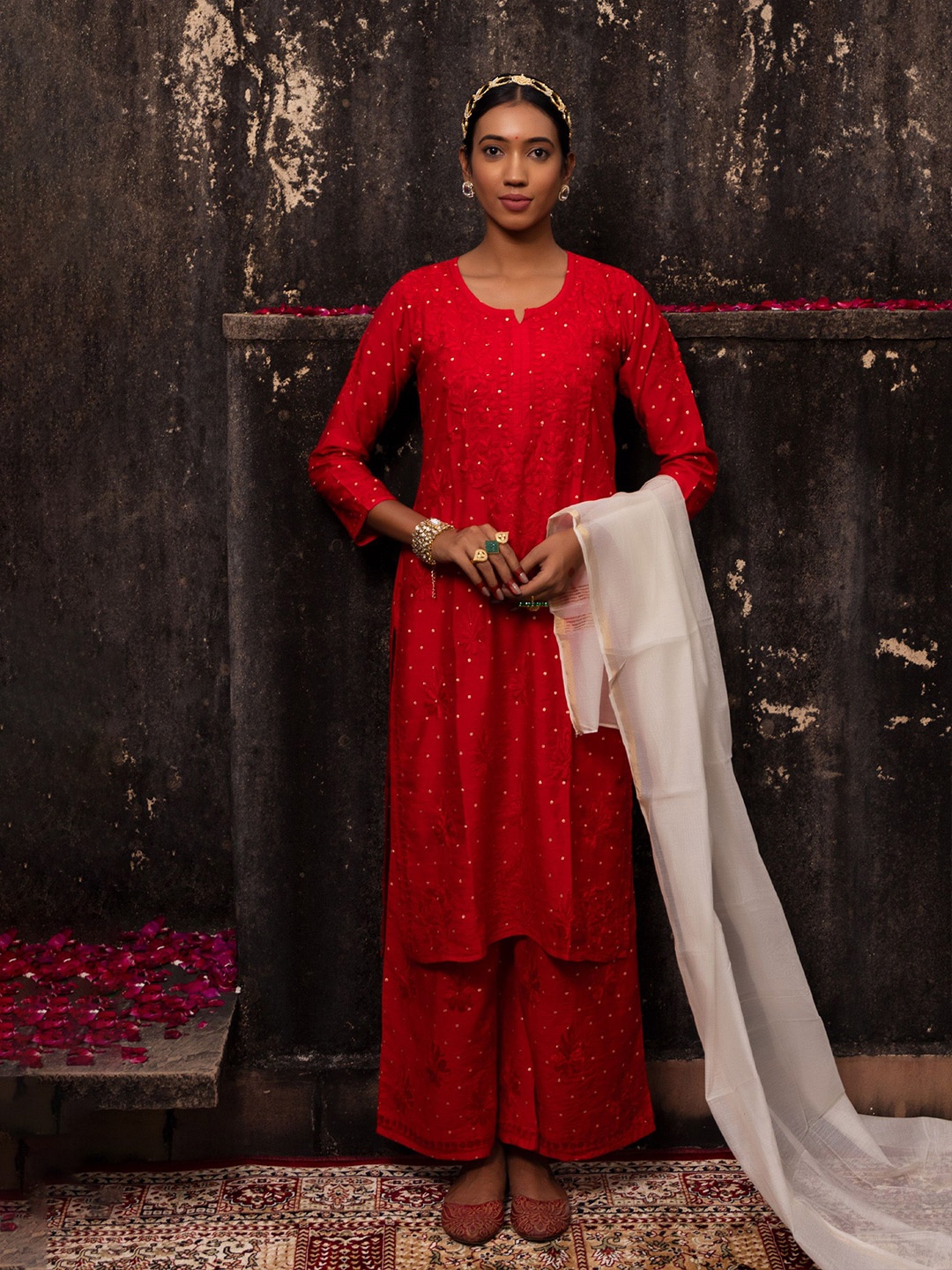 THE HOUSE OF INDU Floral Embroidered Chanderi Silk Straight Kurta With Palazzos & Dupatta, Red
THE HOUSE OF INDU Floral Embroidered Chanderi Silk Straight Kurta With Palazzos & Dupatta, Red