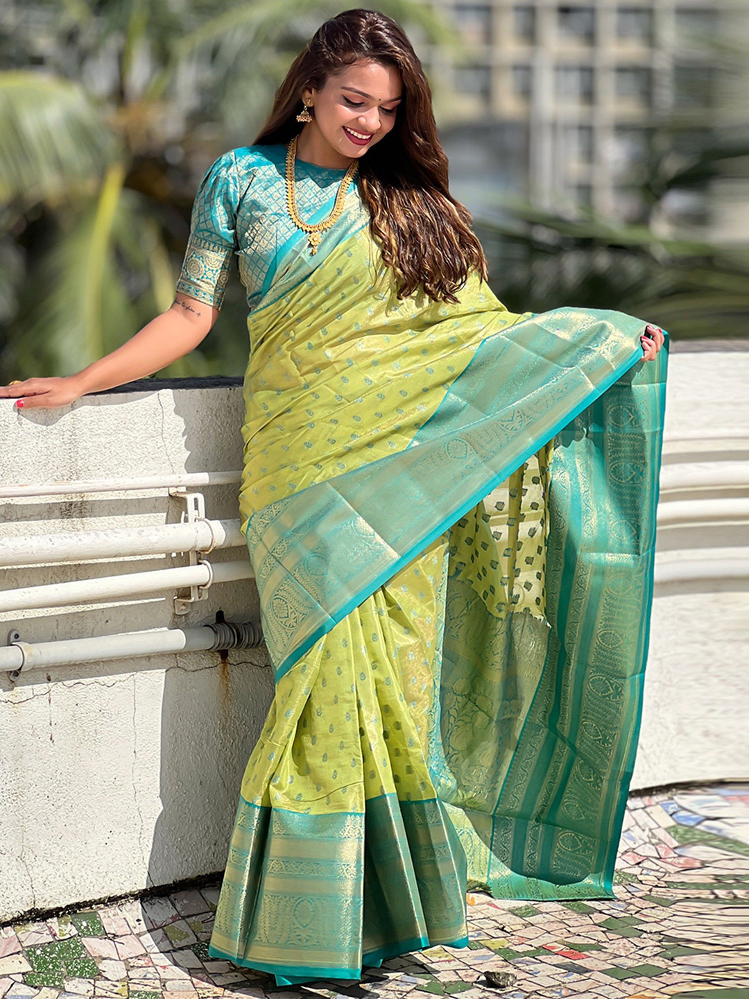 Rangtulika Ethnics Woven Design Zari Kanjeevaram Saree, Green
Rangtulika Ethnics Woven Design Zari Kanjeevaram Saree, Green