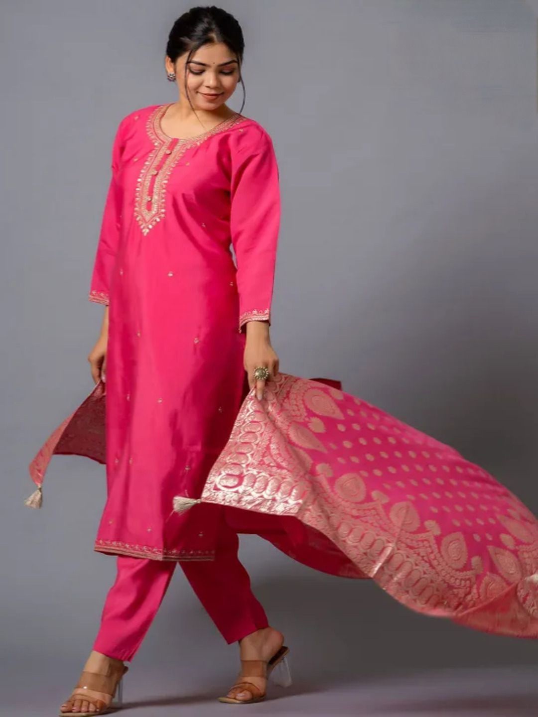 REALLTREND Ethnic Motifs Embroidered Thread Work Straight Kurta with Trouser & Dupatta, Pink
REALLTREND Ethnic Motifs Embroidered Thread Work Straight Kurta with Trouser & Dupatta, Pink