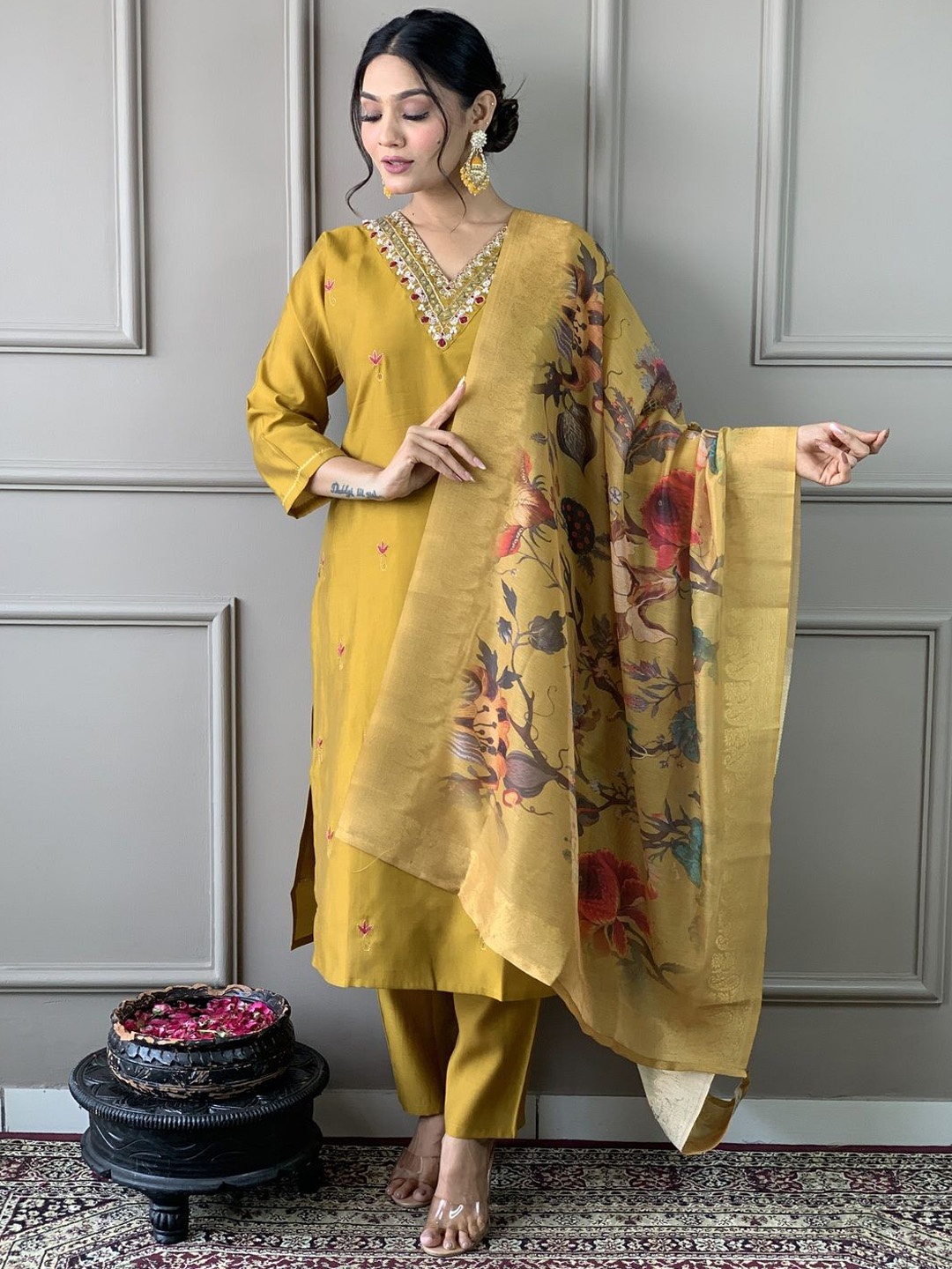 Wedani Floral Embroidered V-Neck Thread Work Straight Kurta With Trousers & Dupatta, Mustard
Wedani Floral Embroidered V-Neck Thread Work Straight Kurta With Trousers & Dupatta, Mustard