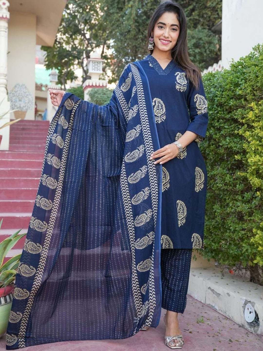 QBO FASHION Women Floral Printed Regular Pure Cotton Kurta with Trousers & With Dupatta, Blue
QBO FASHION Women Floral Printed Regular Pure Cotton Kurta with Trousers & With Dupatta, Blue