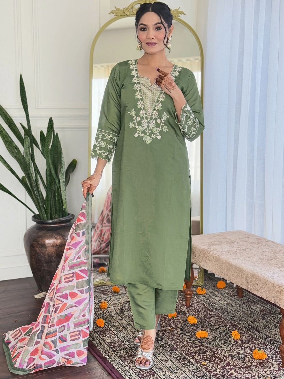 SHIJILA Women Floral Embroidered Regular Thread Work Kurta with Trousers & With Dupatta, Green
SHIJILA Women Floral Embroidered Regular Thread Work Kurta with Trousers & With Dupatta, Green