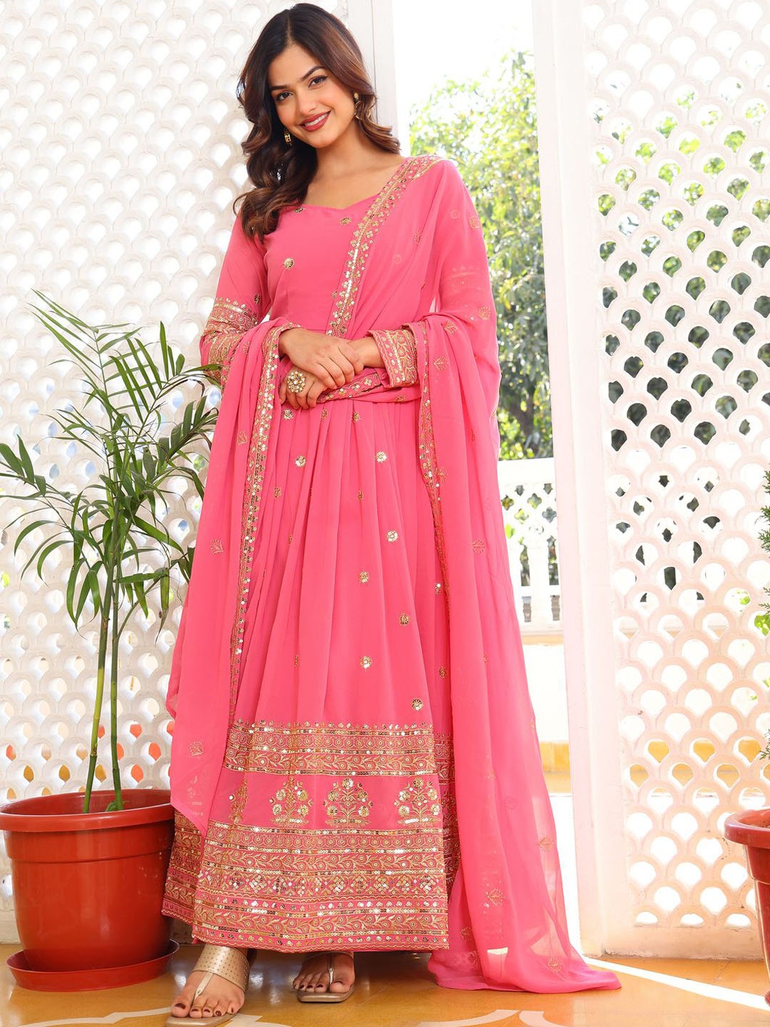 Ethnic Yard Women Ethnic Motifs Embroidered Regular Sequinned Kurta with Pyjamas & With Dupatta, Pink
Ethnic Yard Women Ethnic Motifs Embroidered Regular Sequinned Kurta with Pyjamas & With Dupatta, Pink