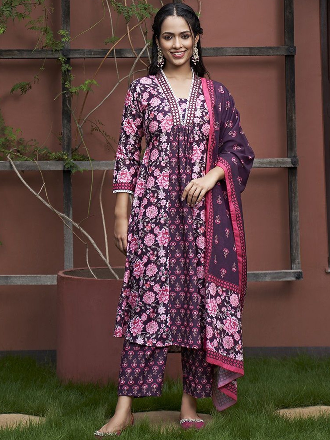 Colors of Earth Women Floral Printed Regular Kurta with Trousers & With Dupatta, Burgundy
Colors of Earth Women Floral Printed Regular Kurta with Trousers & With Dupatta, Burgundy