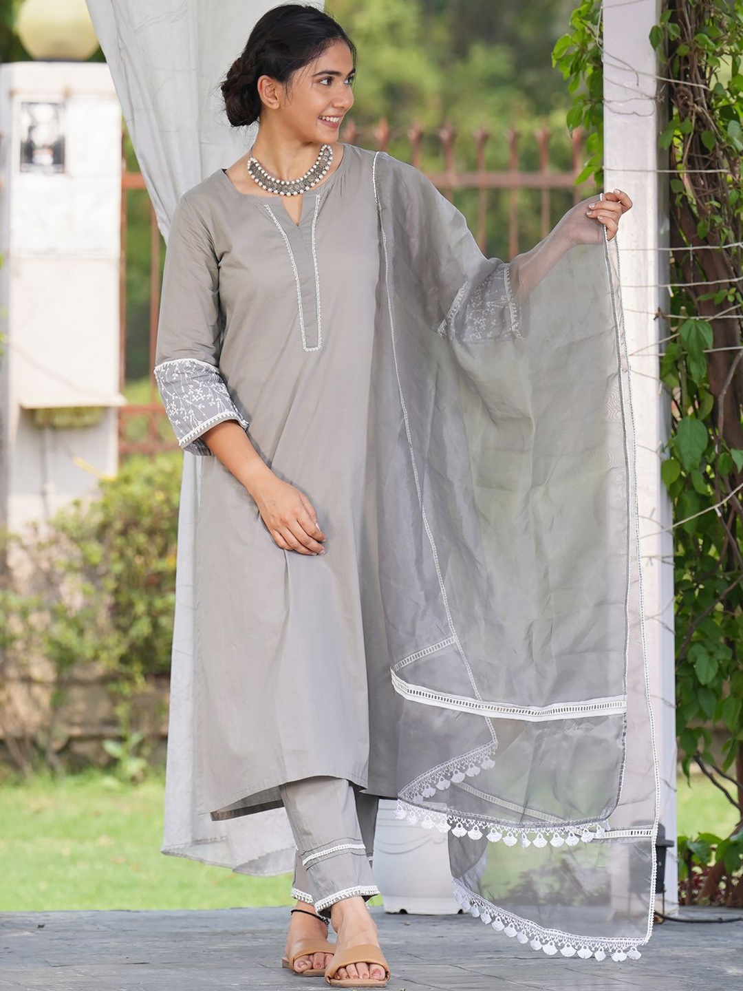 zuri Women Regular Thread Work Pure Cotton Kurta with Trousers & With Dupatta, Grey
zuri Women Regular Thread Work Pure Cotton Kurta with Trousers & With Dupatta, Grey