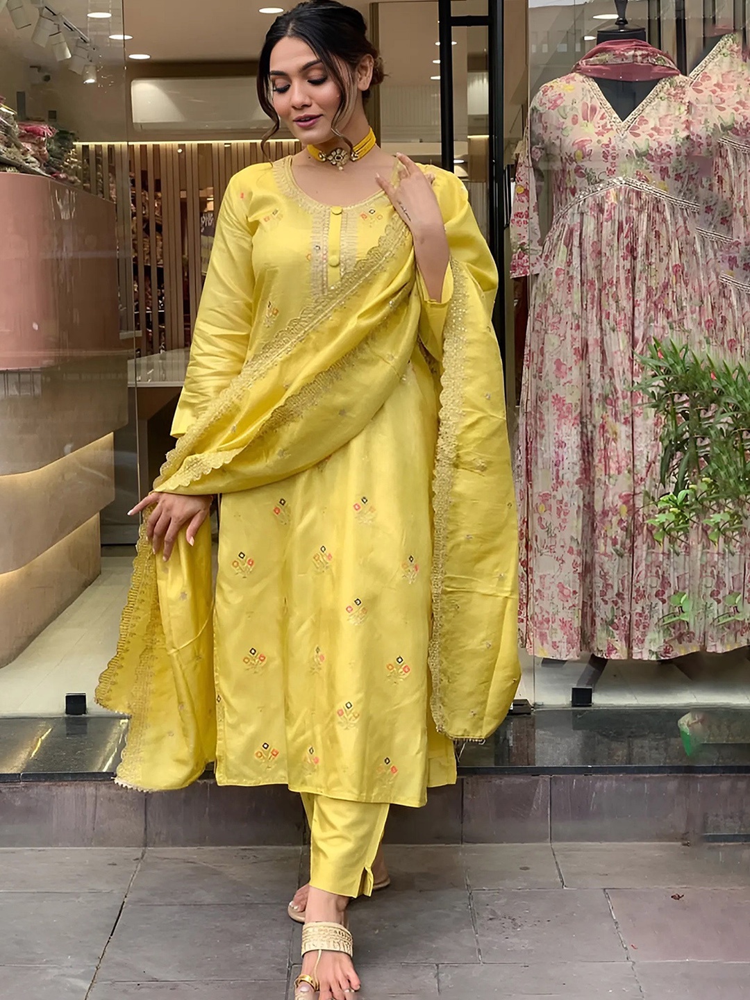 Ekta Textiles Women Ethnic Motifs Embroidered Regular Thread Work Kurta with Pyjamas & With Dupatta, Yellow
Ekta Textiles Women Ethnic Motifs Embroidered Regular Thread Work Kurta with Pyjamas & With Dupatta, Yellow
