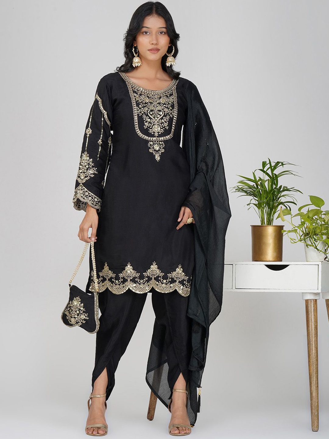 Charitra Women Floral Embroidered Regular Sequinned Kurti with Dhoti Pants & With Dupatta, Black
Charitra Women Floral Embroidered Regular Sequinned Kurti with Dhoti Pants & With Dupatta, Black