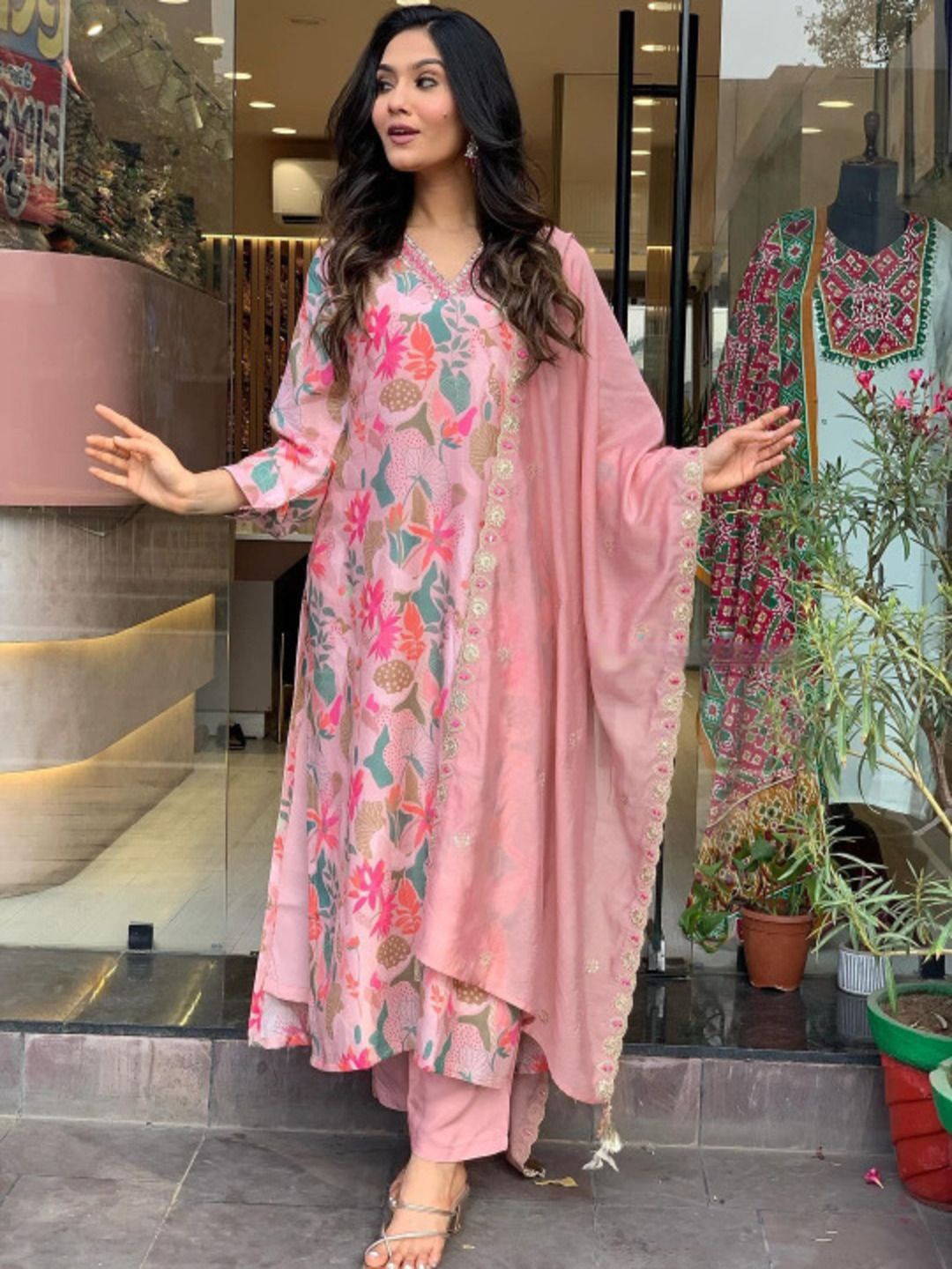 DIVASTRI Women Floral Printed Regular Kurta with Trousers & With Dupatta, Peach
DIVASTRI Women Floral Printed Regular Kurta with Trousers & With Dupatta, Peach