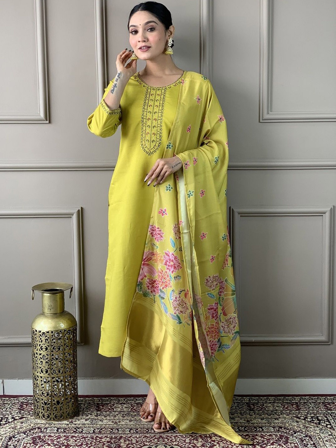 ASCIIBLUES Women Ethnic Motifs Embroidered Regular Sequinned Kurta with Trousers & With Dupatta, Lime green
ASCIIBLUES Women Ethnic Motifs Embroidered Regular Sequinned Kurta with Trousers & With Dupatta, Lime green