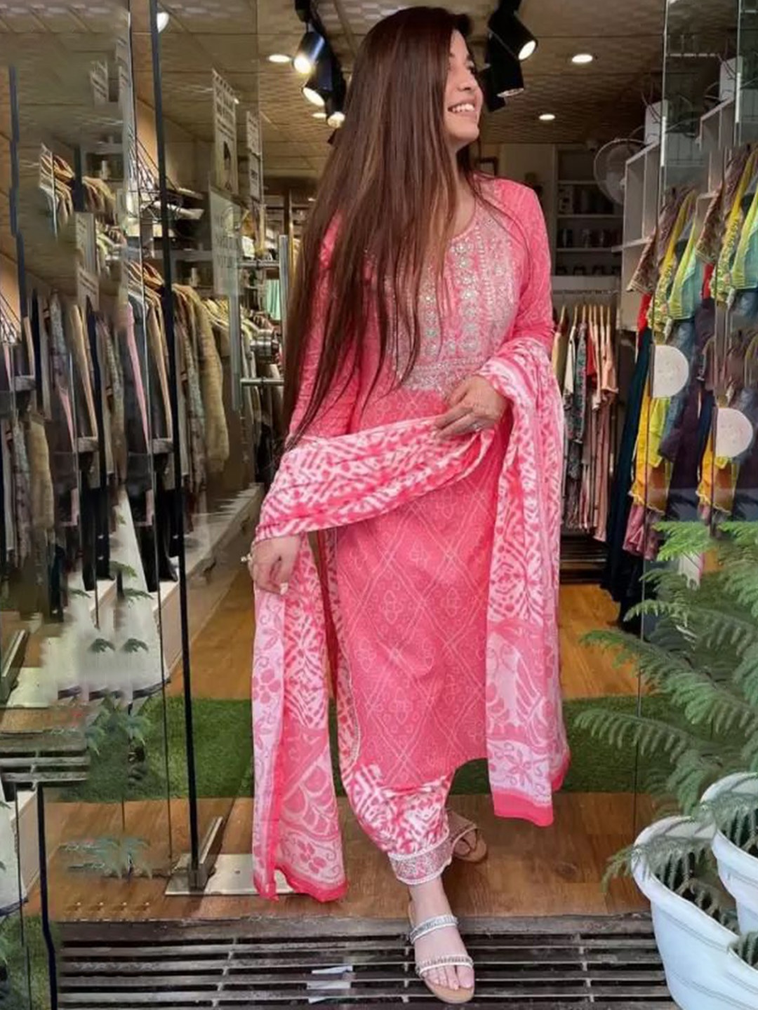 BAESD Women Floral Embroidered Regular Kurta with Trousers & With Dupatta, Pink
BAESD Women Floral Embroidered Regular Kurta with Trousers & With Dupatta, Pink