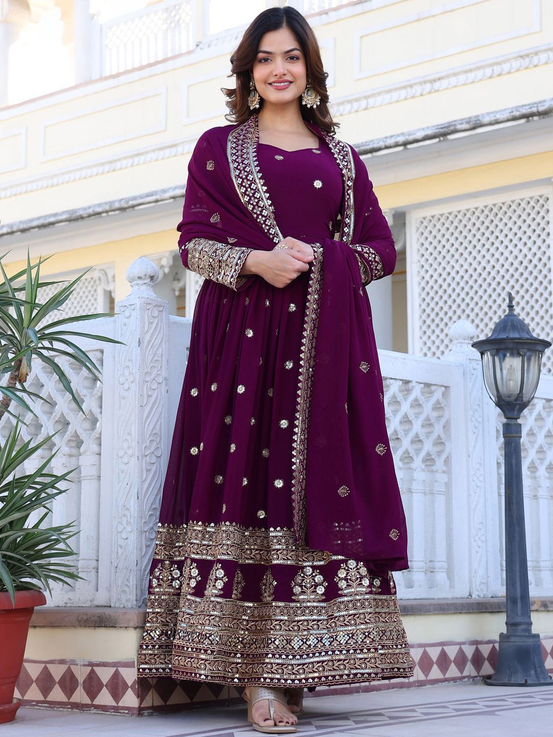 Ethnic Yard Women Ethnic Motifs Embroidered Regular Sequinned Kurta with Pyjamas & With Dupatta, Purple
Ethnic Yard Women Ethnic Motifs Embroidered Regular Sequinned Kurta with Pyjamas & With Dupatta, Purple