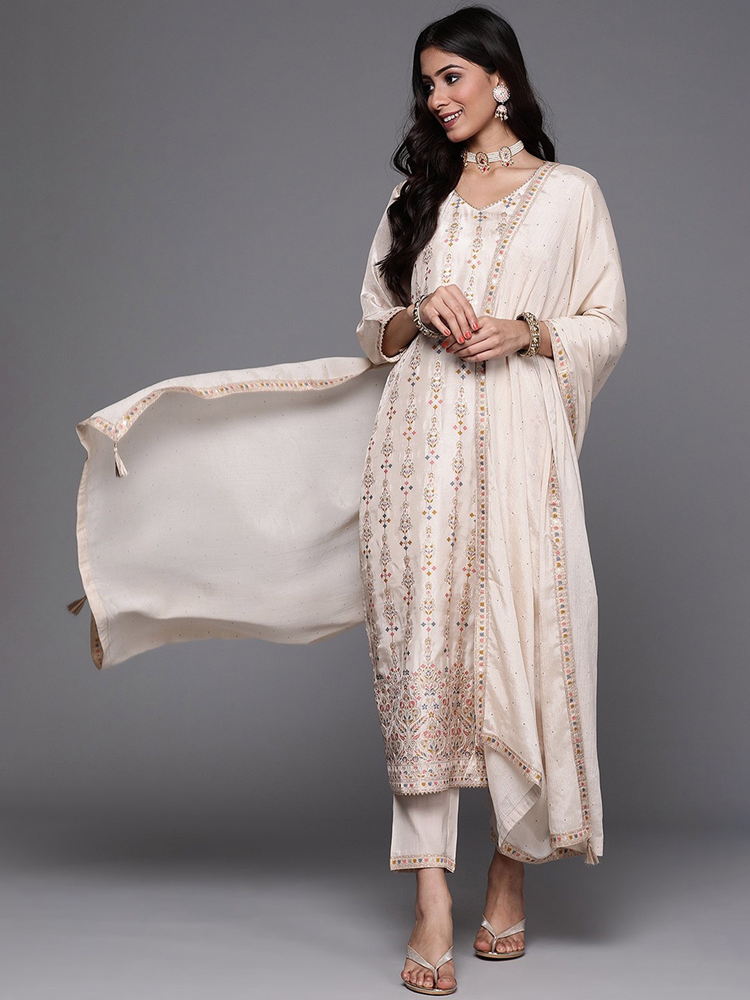 Ekta Textiles Women Paisley Embroidered Regular Thread Work Kurta with Pyjamas & With Dupatta, Off white
Ekta Textiles Women Paisley Embroidered Regular Thread Work Kurta with Pyjamas & With Dupatta, Off white