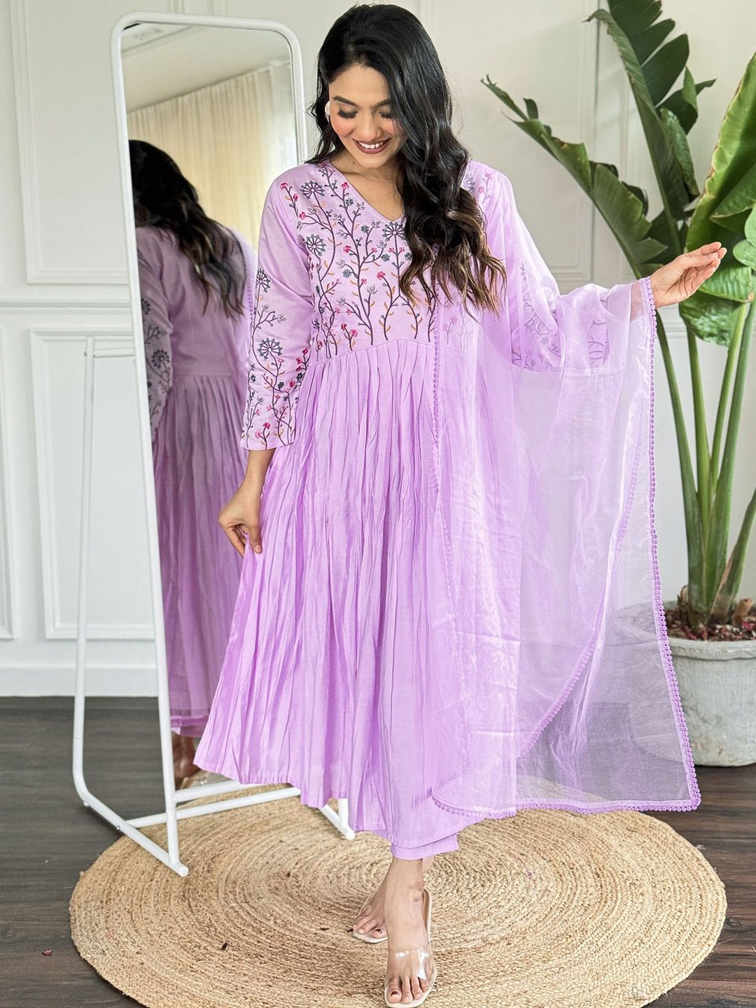 SHIJILA Women Floral Printed Regular Thread Work Kurta with Trousers & With Dupatta, Purple
SHIJILA Women Floral Printed Regular Thread Work Kurta with Trousers & With Dupatta, Purple
