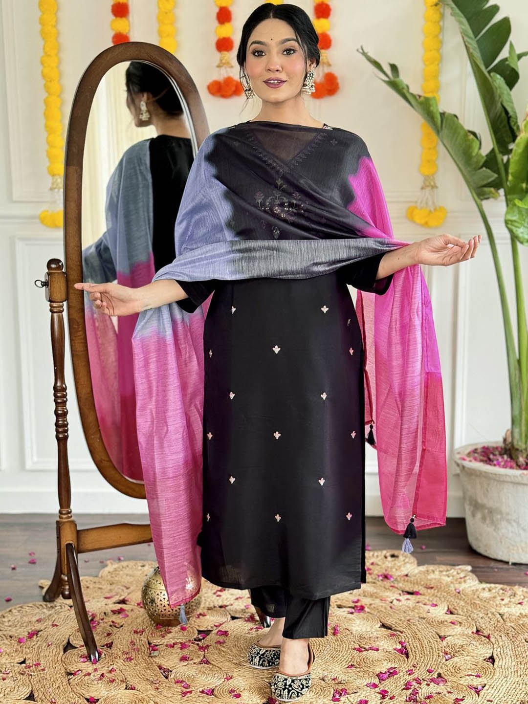 SHIJILA Women Floral Embroidered Regular Thread Work Kurta with Trousers & With Dupatta, Black
SHIJILA Women Floral Embroidered Regular Thread Work Kurta with Trousers & With Dupatta, Black