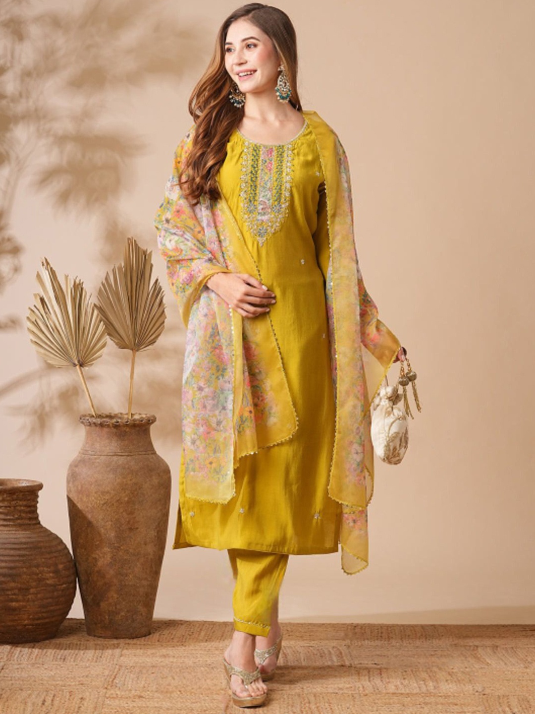 DIVASTRI Women Ethnic Motifs Embroidered Regular Sequinned Kurta with Trousers & With Dupatta, Mustard
DIVASTRI Women Ethnic Motifs Embroidered Regular Sequinned Kurta with Trousers & With Dupatta, Mustard