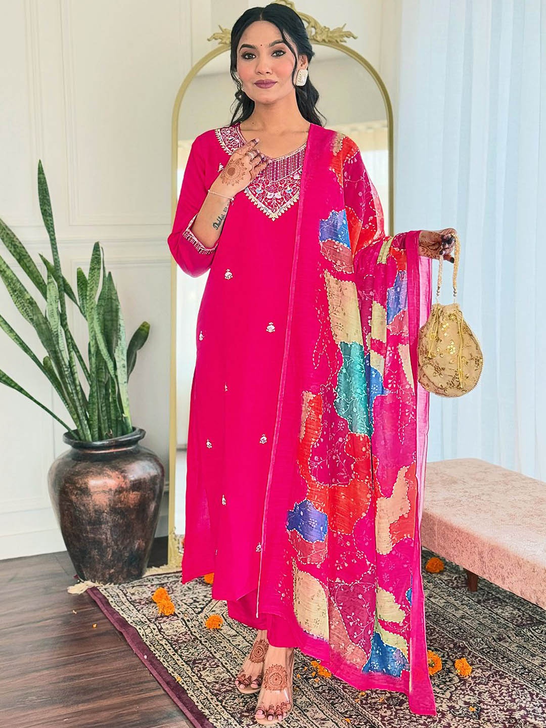SHIJILA Women Floral Embroidered Regular Beads and Stones Kurta with Trousers & With Dupatta, Pink
SHIJILA Women Floral Embroidered Regular Beads and Stones Kurta with Trousers & With Dupatta, Pink