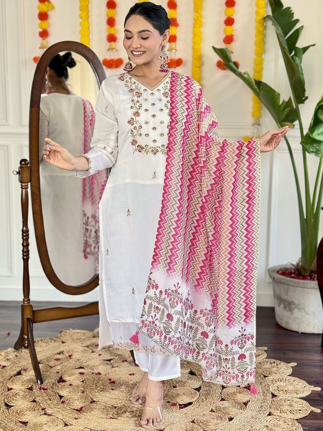 SHIJILA Women Floral Embroidered Regular Thread Work Kurta with Trousers & With Dupatta, White
SHIJILA Women Floral Embroidered Regular Thread Work Kurta with Trousers & With Dupatta, White