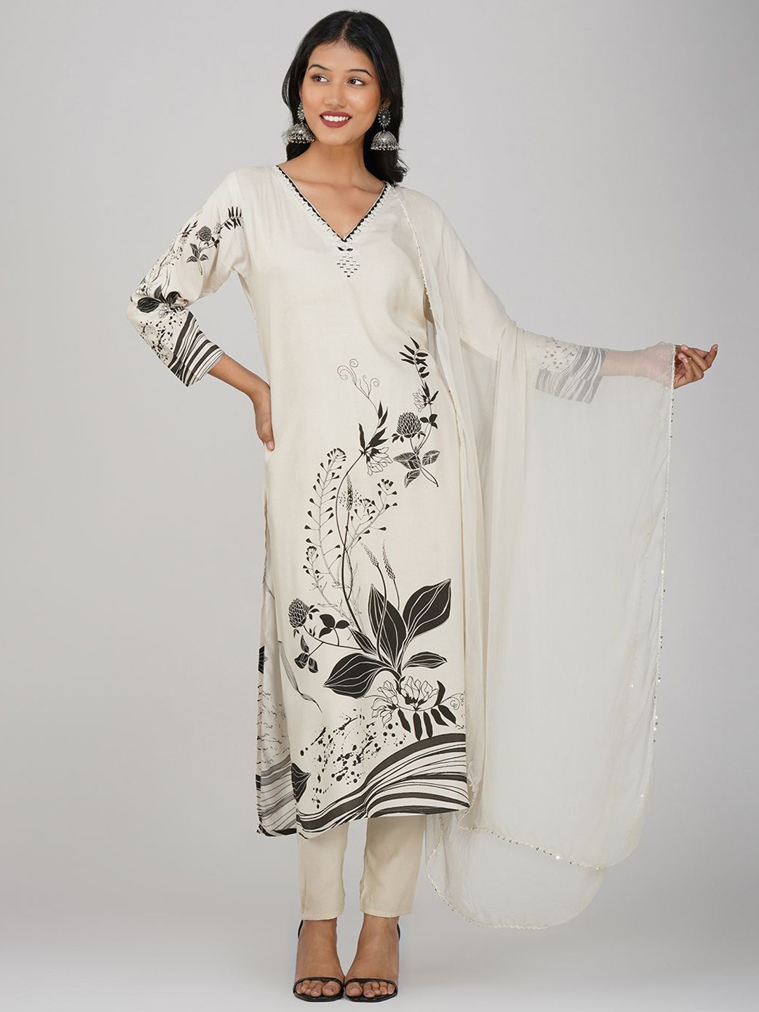Charitra Women Floral Printed Regular Mirror Work Kurta with Trousers & With Dupatta, Off white
Charitra Women Floral Printed Regular Mirror Work Kurta with Trousers & With Dupatta, Off white