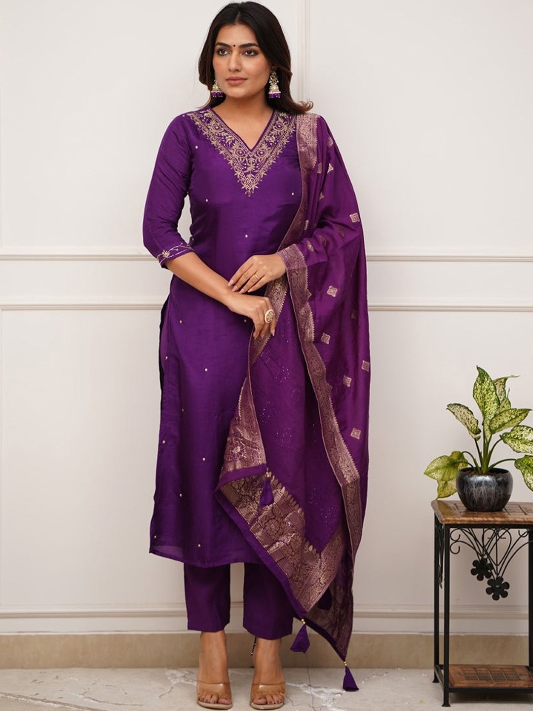 Ekta Textiles Women Paisley Embroidered Regular Thread Work Chanderi Silk Kurta with Pyjamas & With Dupatta, Purple
Ekta Textiles Women Paisley Embroidered Regular Thread Work Chanderi Silk Kurta with Pyjamas & With Dupatta, Purple