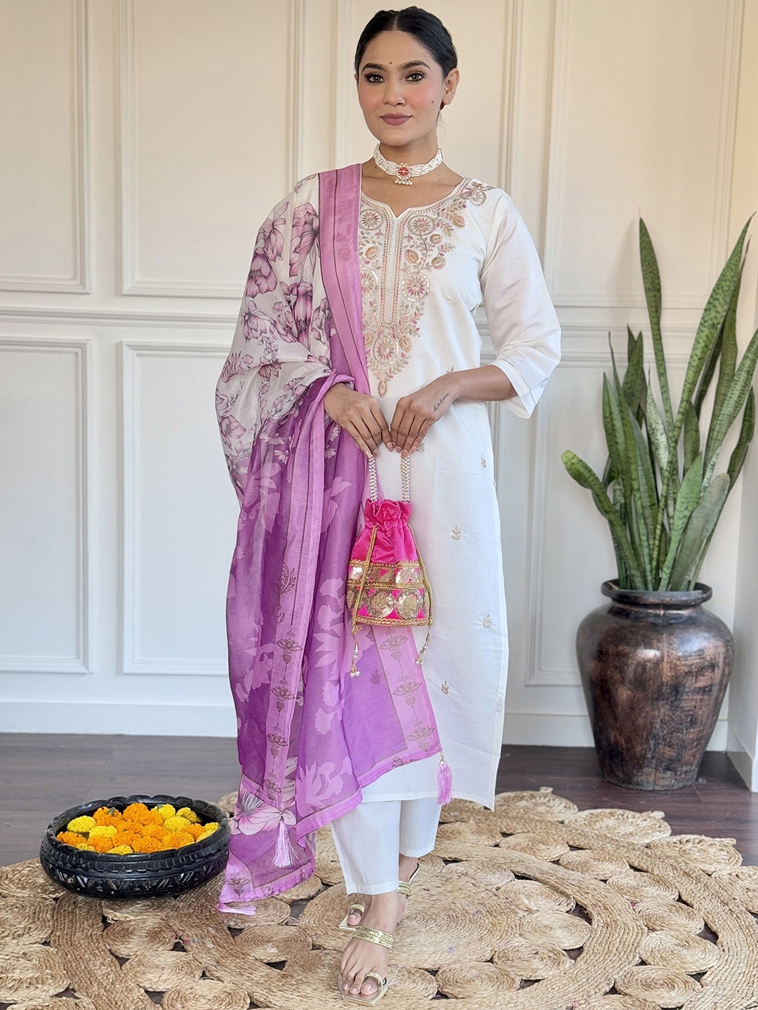 Divyadham Textiles Women Ethnic Motifs Embroidered Regular Thread Work Chanderi Silk Kurta with Pyjamas &, Off white
Divyadham Textiles Women Ethnic Motifs Embroidered Regular Thread Work Chanderi Silk Kurta with Pyjamas &, Off white