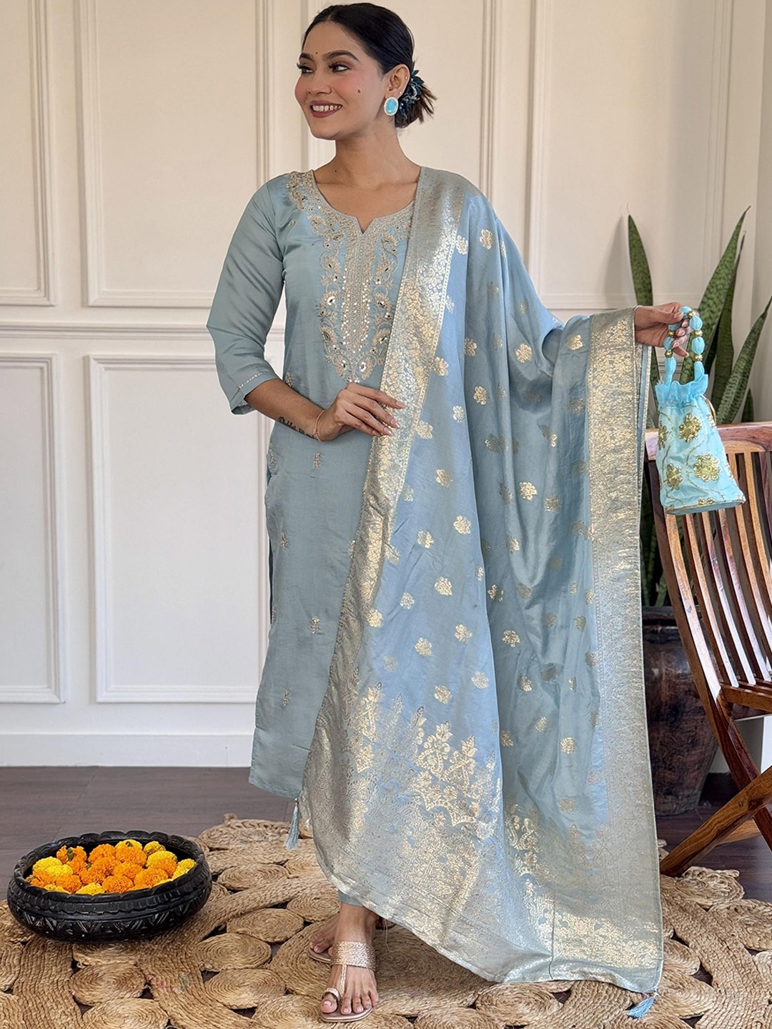 Divyadham Textiles Women Paisley Embroidered Regular Thread Work Chanderi Silk Kurta with Pyjamas & With, Turquoise blue
Divyadham Textiles Women Paisley Embroidered Regular Thread Work Chanderi Silk Kurta with Pyjamas & With, Turquoise blue