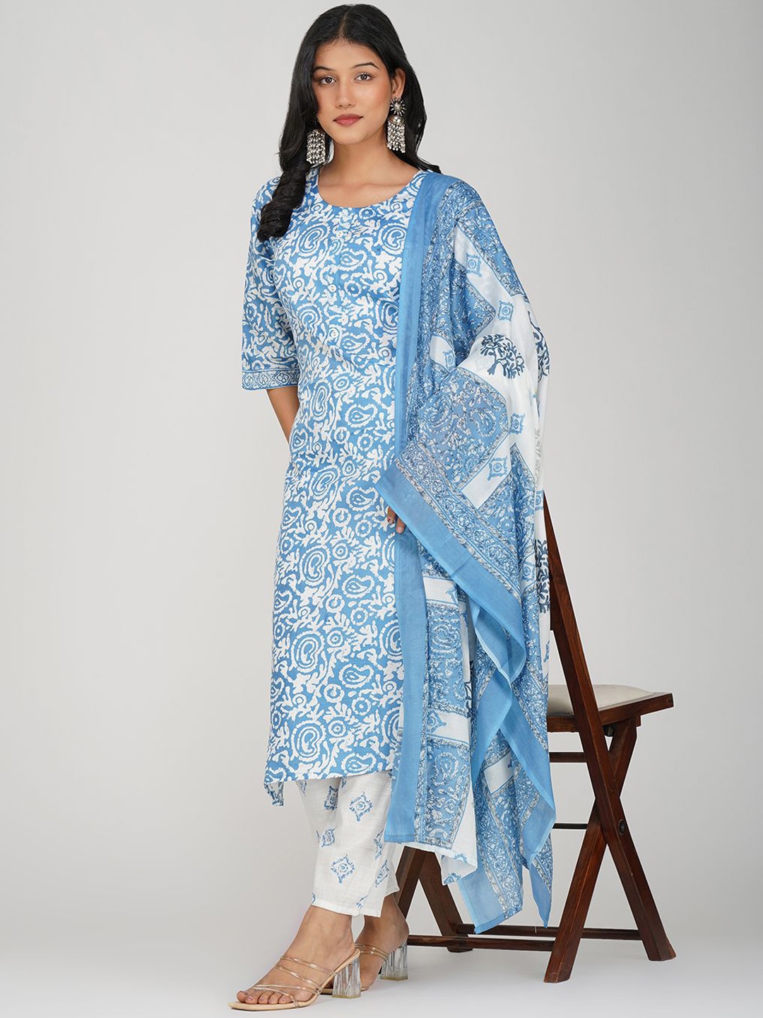 Charitra Women Ethnic Motifs Printed Regular Kurta with Trousers & With Dupatta, Blue
Charitra Women Ethnic Motifs Printed Regular Kurta with Trousers & With Dupatta, Blue