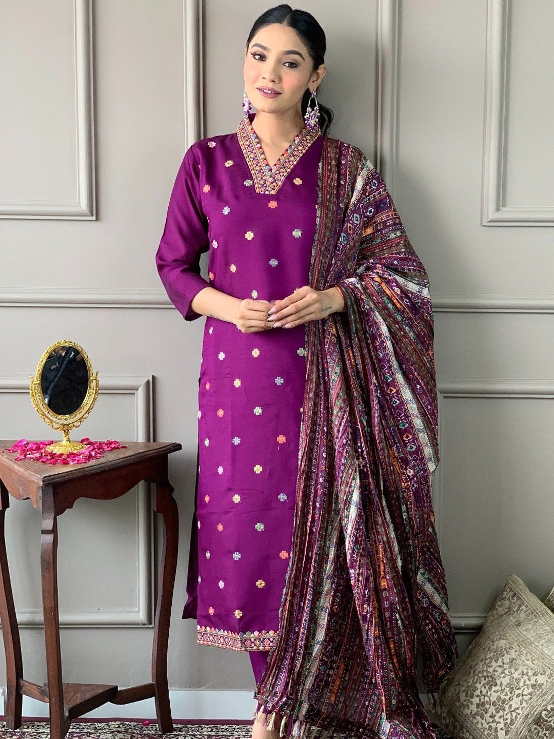 Fashion Basket Women Floral Embroidered Regular Thread Work Kurta with Trousers & With Dupatta, Purple
Fashion Basket Women Floral Embroidered Regular Thread Work Kurta with Trousers & With Dupatta, Purple