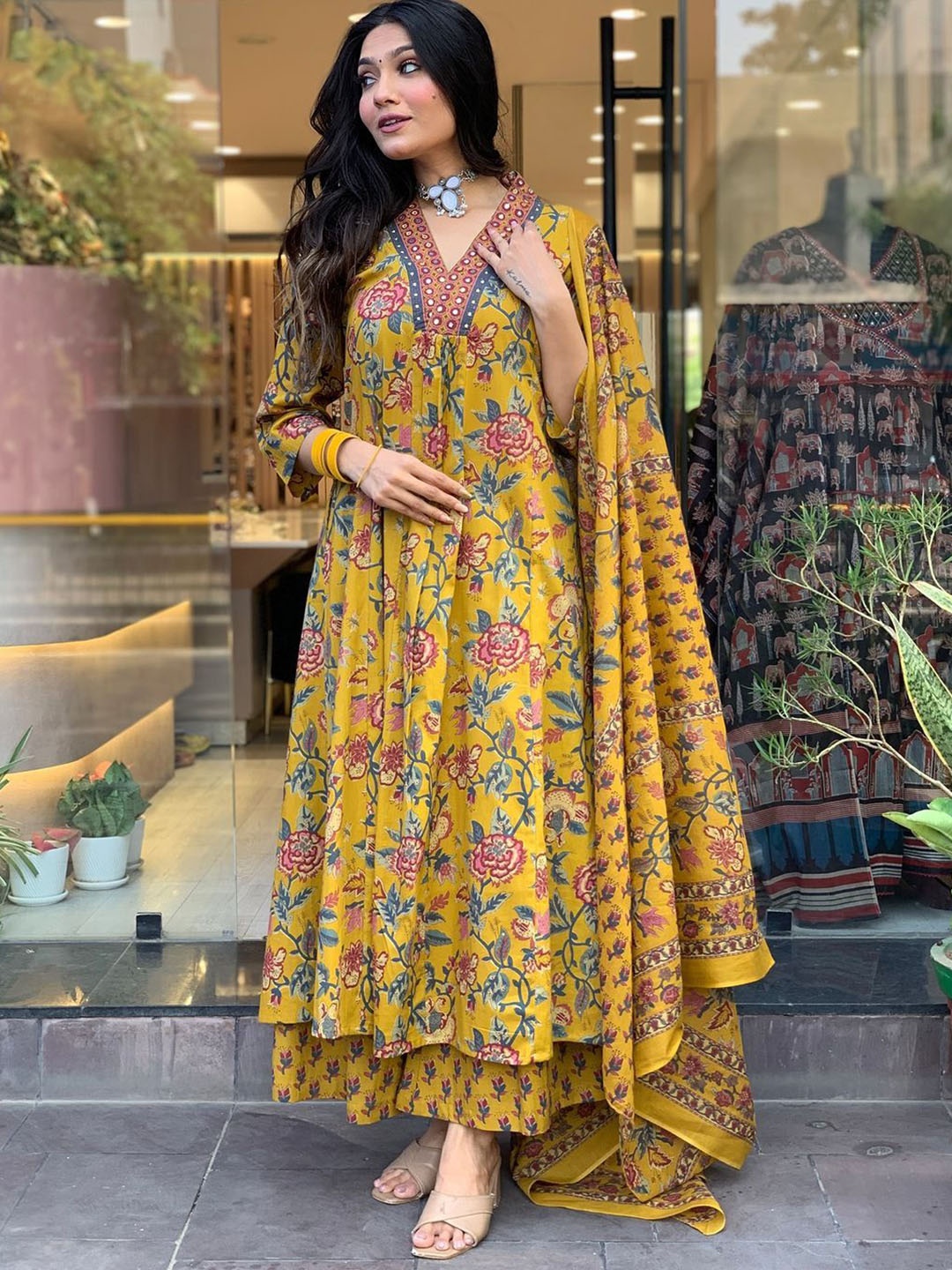 THE52 Women Floral Printed Regular Pure Cotton Kurta with Trousers & With Dupatta, Yellow
THE52 Women Floral Printed Regular Pure Cotton Kurta with Trousers & With Dupatta, Yellow