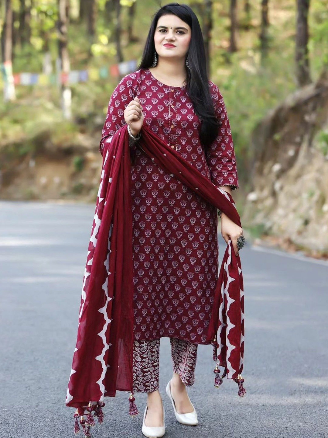 BAESD Women Ethnic Motifs Printed Regular Kurta with Trousers & With Dupatta, Maroon
BAESD Women Ethnic Motifs Printed Regular Kurta with Trousers & With Dupatta, Maroon
