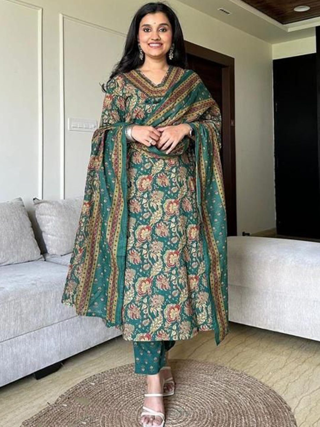 ClothAura Floral Printed Square Neck Mirror Work Pure Cotton Kurta With Trousers & Dupatta, Green
ClothAura Floral Printed Square Neck Mirror Work Pure Cotton Kurta With Trousers & Dupatta, Green