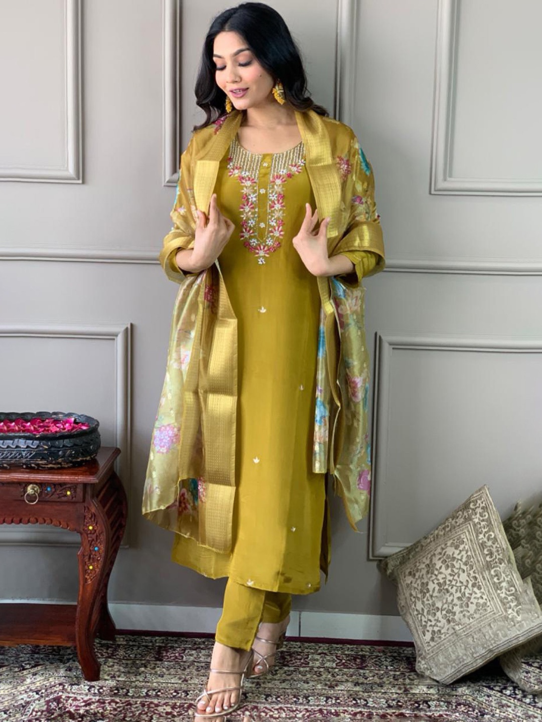 Divyadham Textiles Women Paisley Embroidered Regular Thread Work Chanderi Silk Kurta with Pyjamas & With, Olive
Divyadham Textiles Women Paisley Embroidered Regular Thread Work Chanderi Silk Kurta with Pyjamas & With, Olive