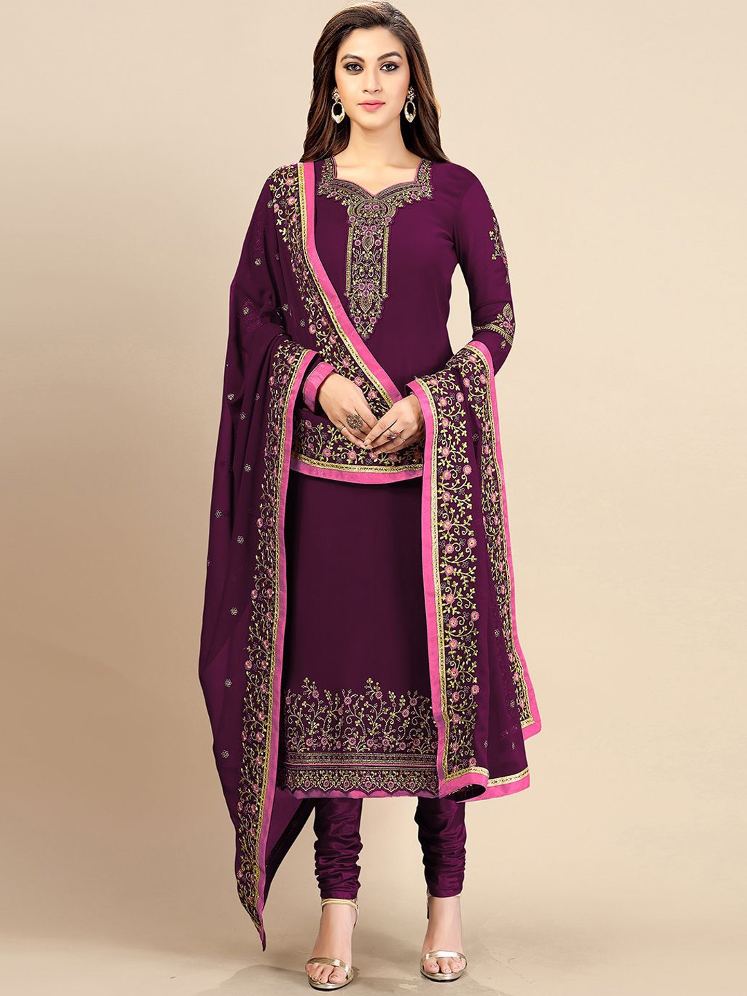 Trendmalls Women Floral Embroidered Regular Thread Work Kurti with Trousers & With Dupatta, Purple
Trendmalls Women Floral Embroidered Regular Thread Work Kurti with Trousers & With Dupatta, Purple