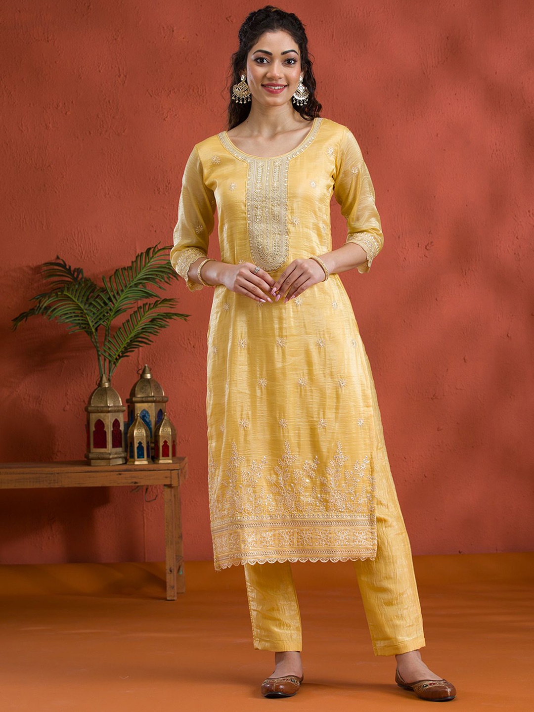 Koskii Women Floral Embroidered Regular Sequinned Kurta with Trousers & With Dupatta, Yellow
Koskii Women Floral Embroidered Regular Sequinned Kurta with Trousers & With Dupatta, Yellow
