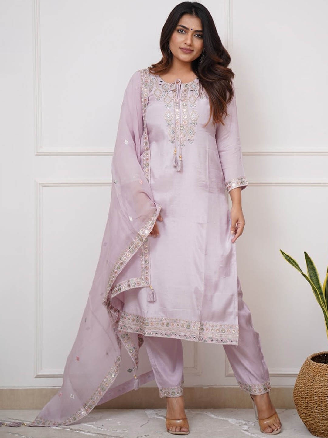 Ekta Textiles Women Ethnic Motifs Embroidered Regular Thread Work Chanderi Silk Kurta with Pyjamas & With, Pink
Ekta Textiles Women Ethnic Motifs Embroidered Regular Thread Work Chanderi Silk Kurta with Pyjamas & With, Pink
