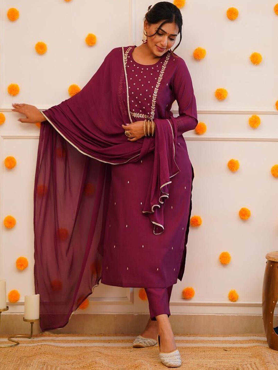 SHIJILA Women Floral Yoke Design Regular Thread Work Kurta with Trousers & With Dupatta, Purple
SHIJILA Women Floral Yoke Design Regular Thread Work Kurta with Trousers & With Dupatta, Purple