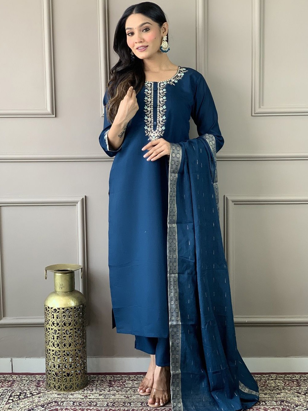 ASCIIBLUES Women Ethnic Motifs Embroidered Regular Thread Work Kurta with Trousers & With Dupatta, Navy blue
ASCIIBLUES Women Ethnic Motifs Embroidered Regular Thread Work Kurta with Trousers & With Dupatta, Navy blue