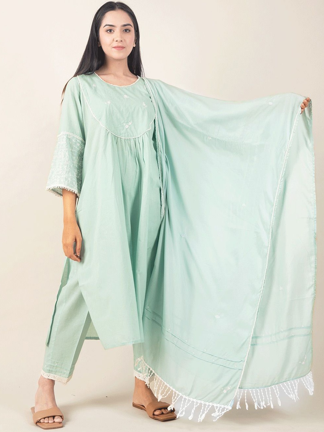 zuri Women Ethnic Motifs Yoke Design Regular Thread Work Pure Cotton Kurta with Trousers & With Dupatta, Sea green
zuri Women Ethnic Motifs Yoke Design Regular Thread Work Pure Cotton Kurta with Trousers & With Dupatta, Sea green