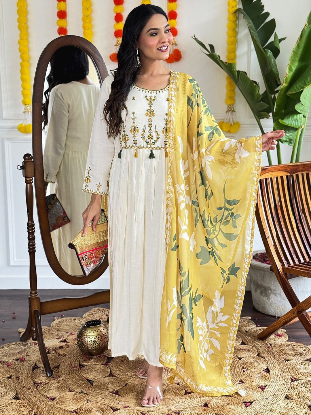 REALLTREND Women Floral Yoke Design Regular Thread Work Linen Kurta with Trousers & With Dupatta, Off white
REALLTREND Women Floral Yoke Design Regular Thread Work Linen Kurta with Trousers & With Dupatta, Off white