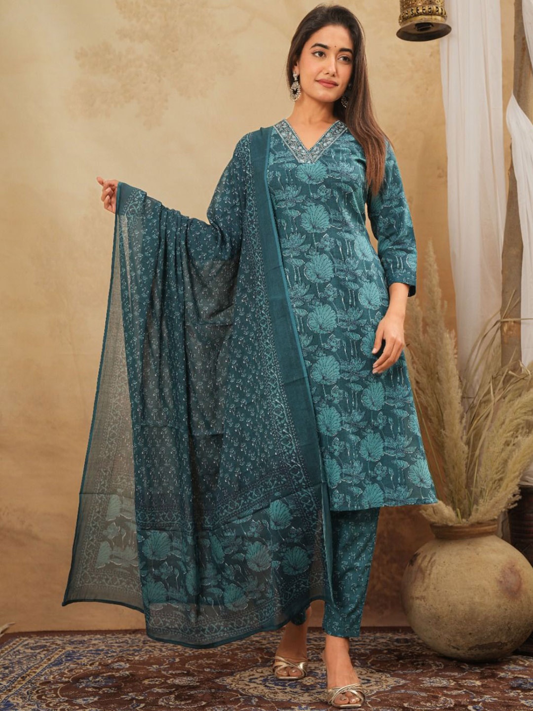ARANGETRAM Women Floral Yoke Design Regular Sequinned Kurta with Trousers & With Dupatta, Blue
ARANGETRAM Women Floral Yoke Design Regular Sequinned Kurta with Trousers & With Dupatta, Blue