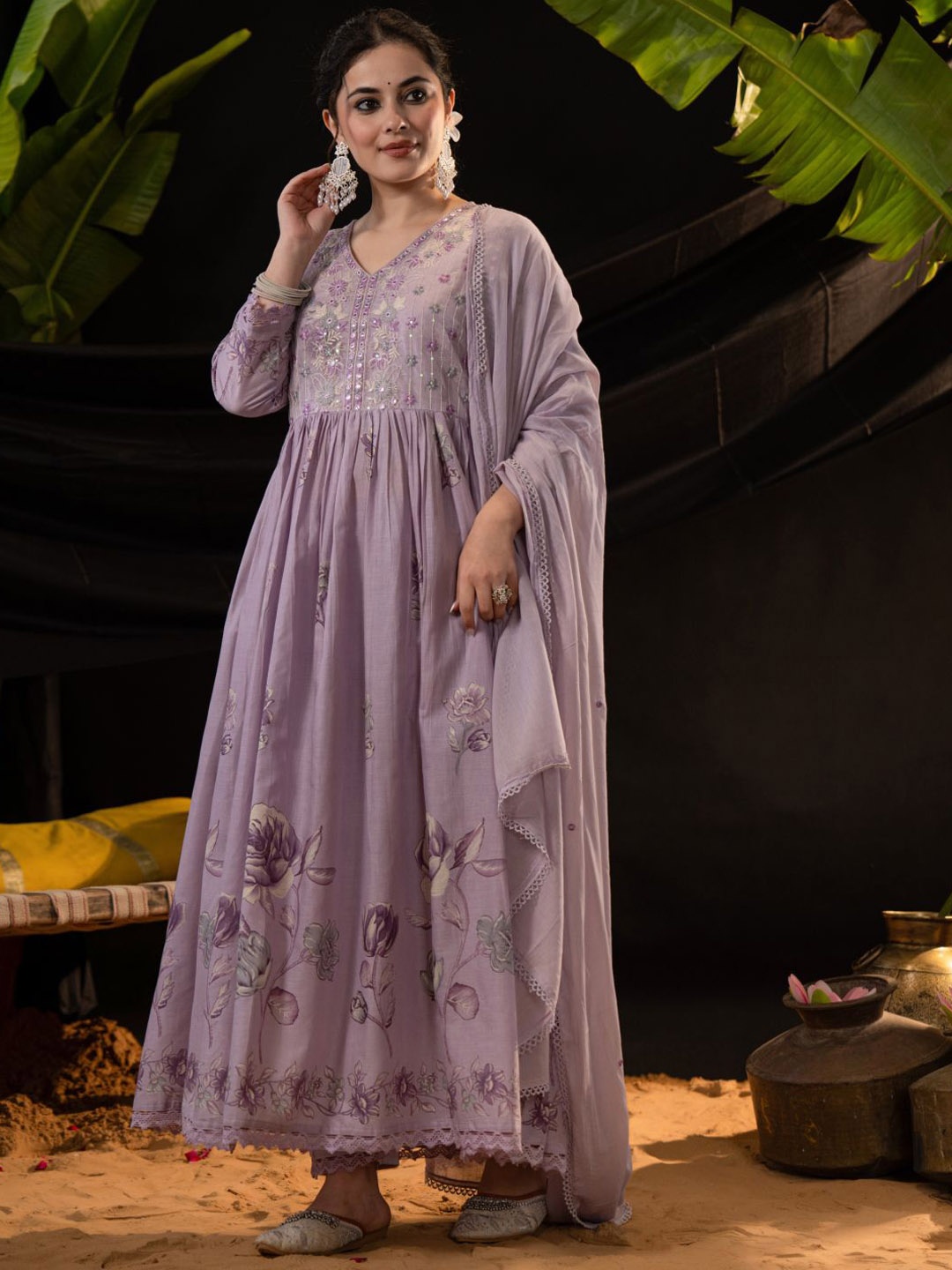 Sindh Fashion Women Floral Embroidered Regular Sequinned Kurta with Trousers & With Dupatta, Purple
Sindh Fashion Women Floral Embroidered Regular Sequinned Kurta with Trousers & With Dupatta, Purple