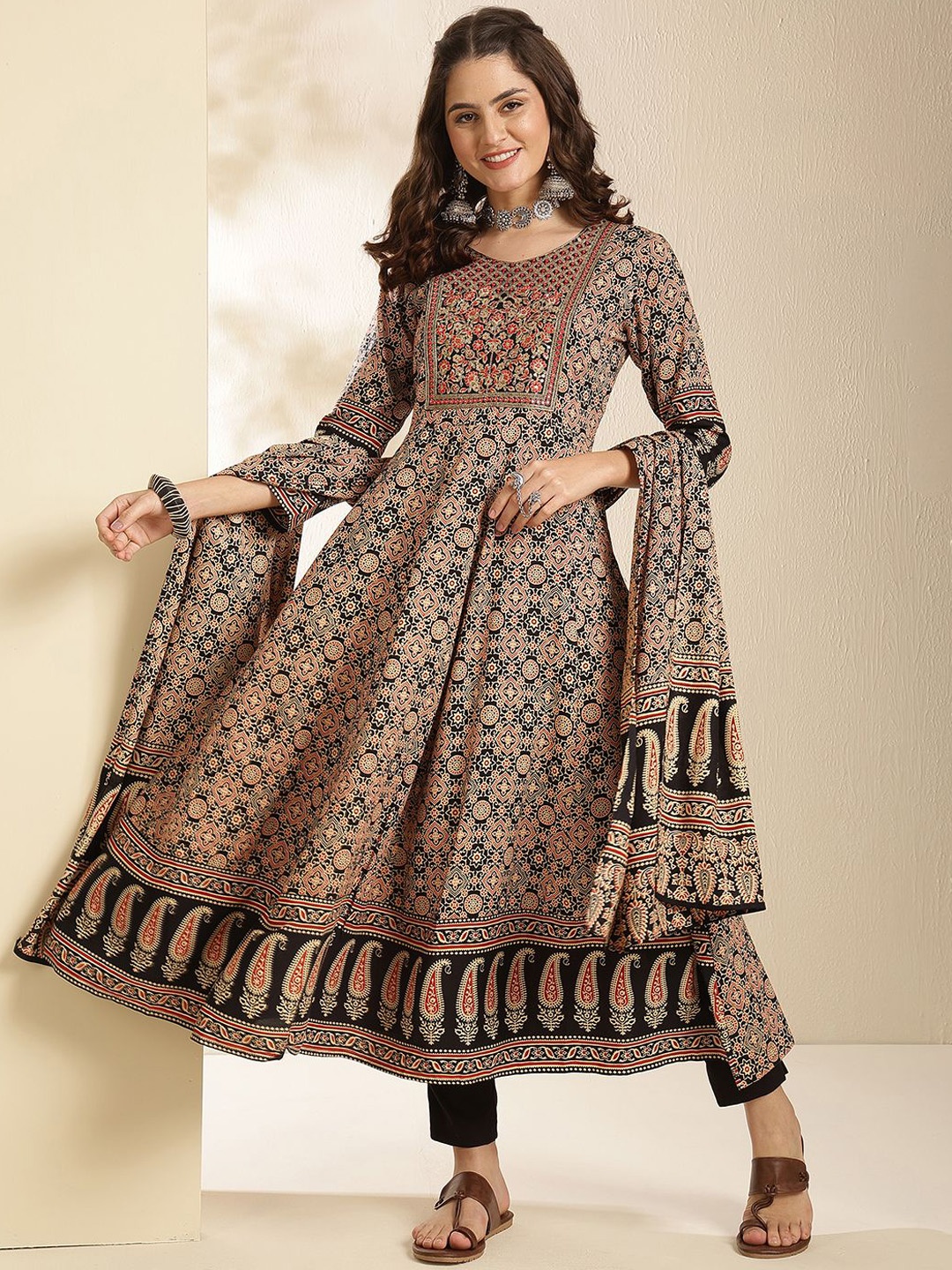 NISHABD Women Ethnic Motifs Embroidered Regular Thread Work Kurta with Trousers & With Dupatta, Black
NISHABD Women Ethnic Motifs Embroidered Regular Thread Work Kurta with Trousers & With Dupatta, Black