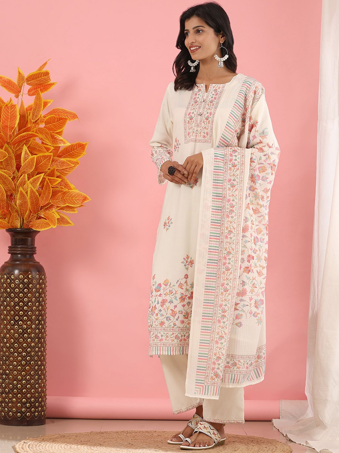 Mamicha Women Floral Printed Regular Pure Cotton Kurta with Trousers & With Dupatta, Off white
Mamicha Women Floral Printed Regular Pure Cotton Kurta with Trousers & With Dupatta, Off white