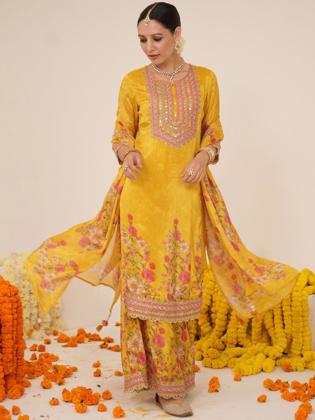 Sindh Fashion Women Floral Embroidered Regular Sequinned Kurta with Sharara & With Dupatta, Yellow
Sindh Fashion Women Floral Embroidered Regular Sequinned Kurta with Sharara & With Dupatta, Yellow