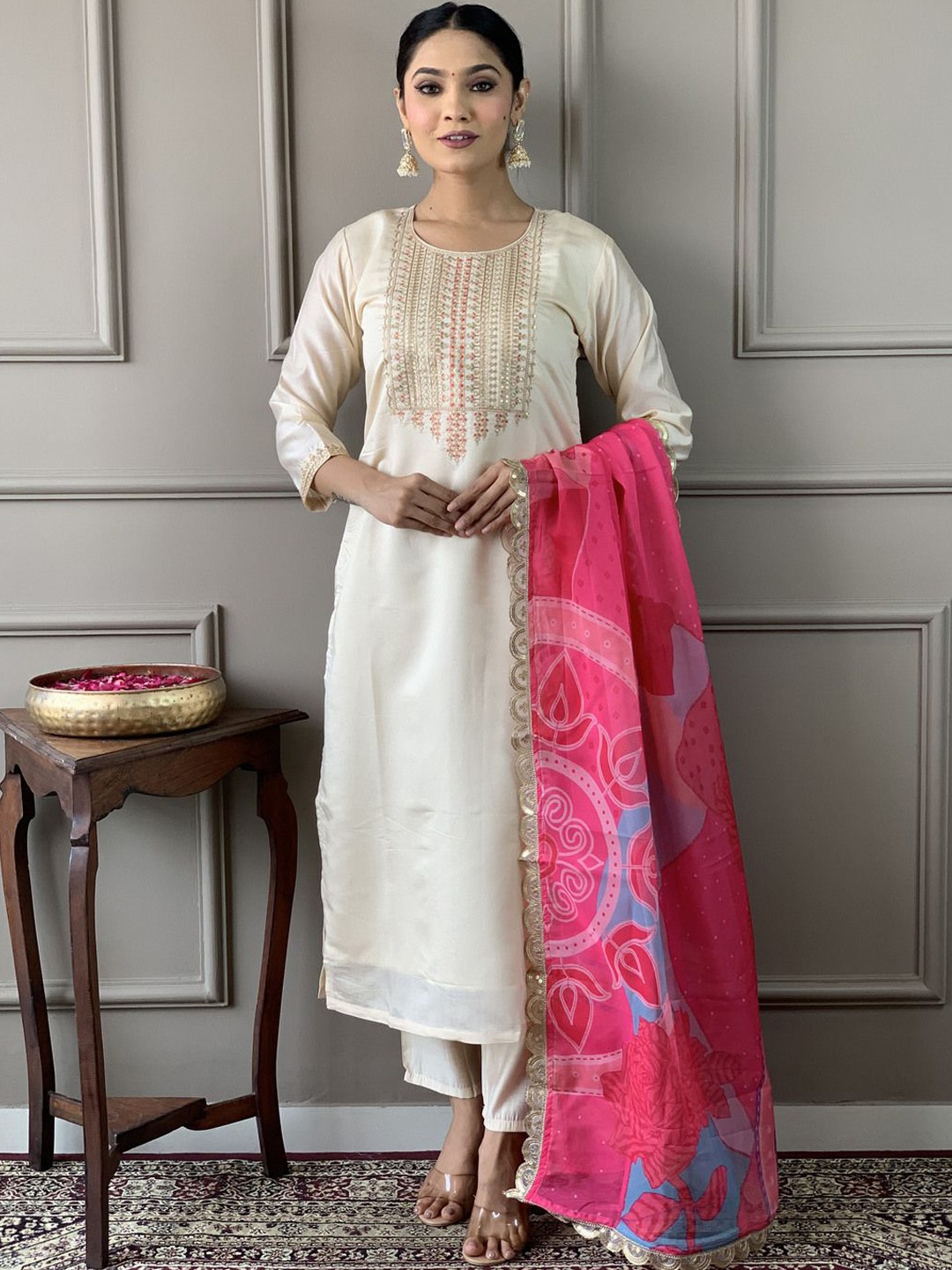ASCIIBLUES Women Ethnic Motifs Embroidered Regular Kurta with Trousers & With Dupatta, Cream
ASCIIBLUES Women Ethnic Motifs Embroidered Regular Kurta with Trousers & With Dupatta, Cream