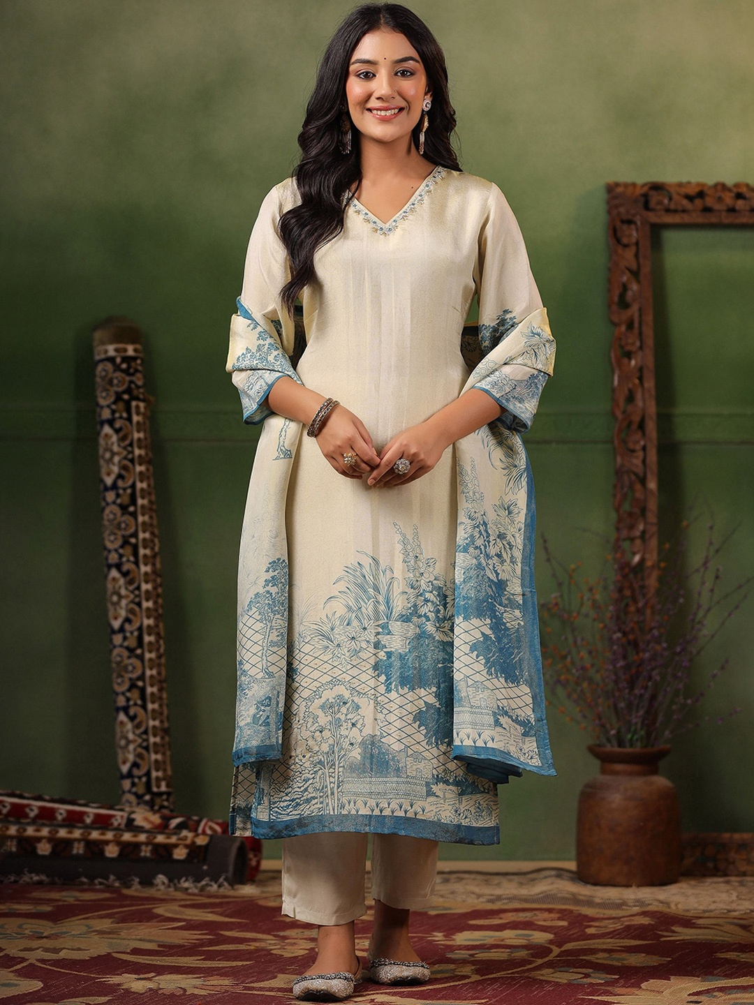 HOUSE OF MORA Women Embroidered Regular Sequinned Kurta with Trousers & With Dupatta, White
HOUSE OF MORA Women Embroidered Regular Sequinned Kurta with Trousers & With Dupatta, White