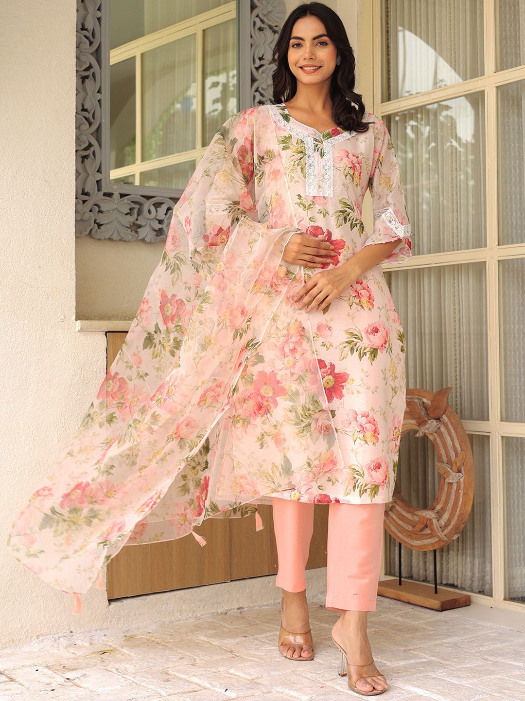 Suhikar Women Floral Printed Regular Beads and Stones Chanderi Cotton Kurta with Trousers & With Dupatta, Peach
Suhikar Women Floral Printed Regular Beads and Stones Chanderi Cotton Kurta with Trousers & With Dupatta, Peach